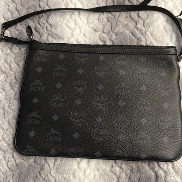 MCM Reversible Shoppe for Sale - Picture 11 of 13